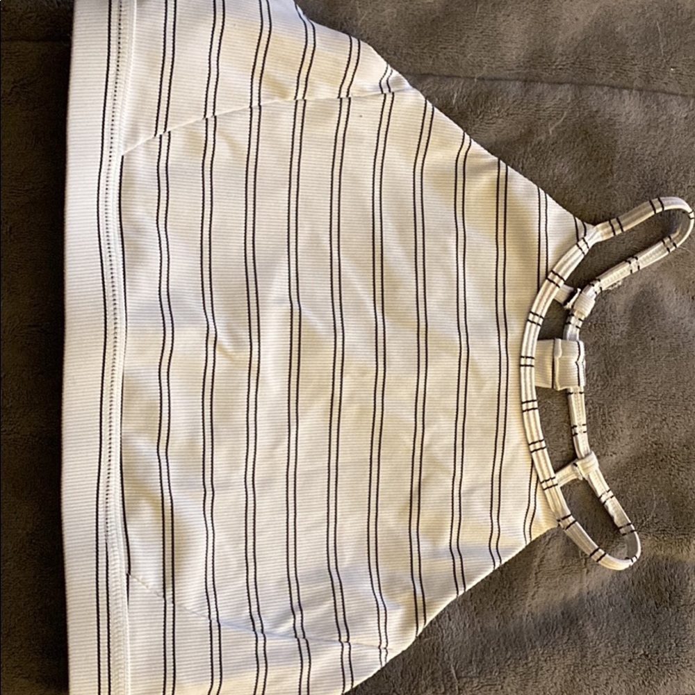 Size M born primitive sports bra